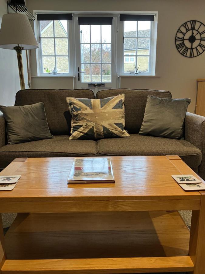 Well Cottage: A Cotswold Cottage At The Heart Of The Village Of Crudwell Exteriér fotografie